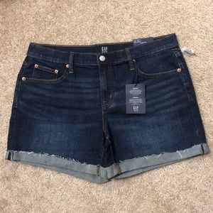 GAP Mid Rise 5 inch Shorts